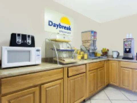 Super 8 by Wyndham Lewiston