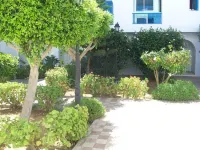 El Goulli Apartment Hotels in Harqalah