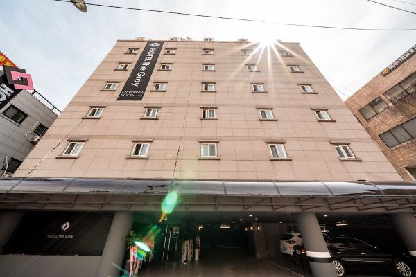 The Gray Hotel_1