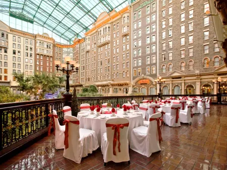 Sam's Town Hotel & Gambling Hall Отели рядом с достопримечательностью «The Spa at the LINQ»