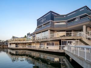 Bay Club Hotel and Marina