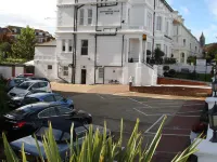OYO Devonshire Park Hotel - parking