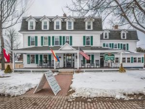 Cranmore Inn and Suites, a North Conway Boutique Hotel