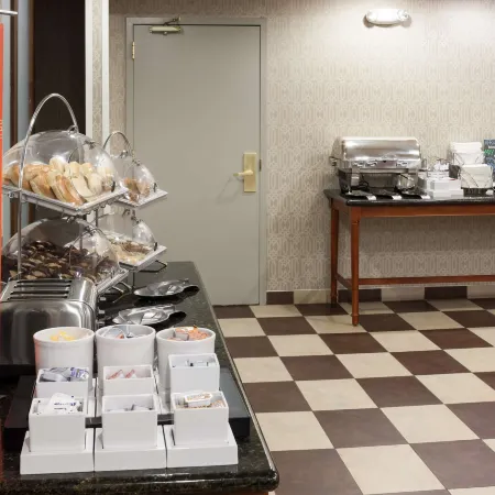 Hampton Inn & Suites Cedar Rapids - North
