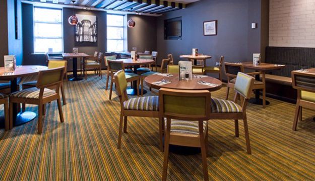 프리미어 인 체스터필드 타운 센터