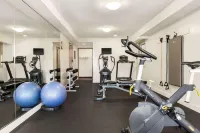 Days Inn by Wyndham Victoria Airport Sidney - Gym