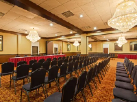 รามาดา บายวินด์แฮม สนามบินแทมปา เวสต์ชอร์ เซาาท์ โรงแรมในแทมปา