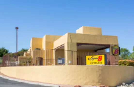 Super 8 by Wyndham Cottonwood 928 Grow周辺のホテル