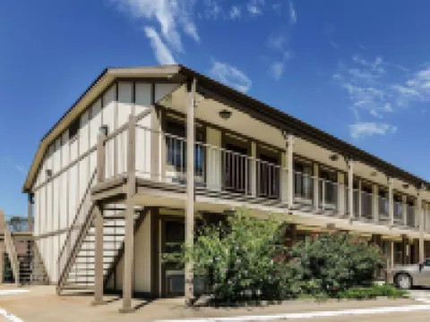 Econo Lodge University Hotels in Lawrence