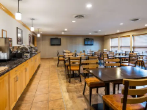 Best Western Plus Country Meadows Inn Hotels in Langley Township