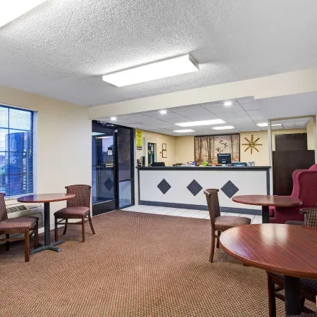 Super 8 by Wyndham Clarksville East