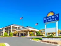 Days Inn & Suites by Wyndham Albuquerque North Hotels in Albuquerque