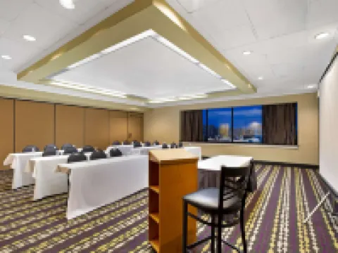 La Quinta Inn & Suites by Wyndham Springfield MA Hotels in Springfield