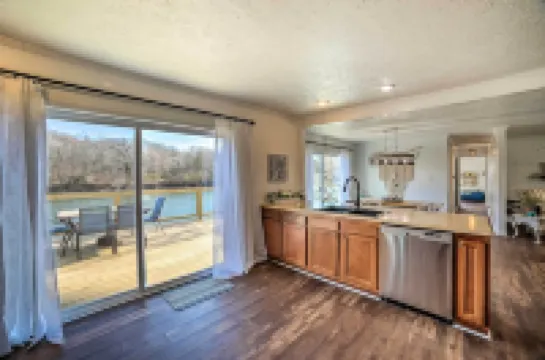 Charming Riverfront Retreat in Monticello! Hotels in Union Township