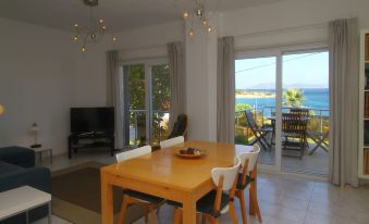 Vibrant Flat with Sea View Near Sea in Cesme