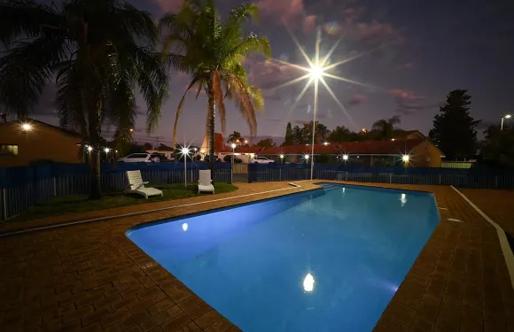 卡爾古利好客, 貝斯特韋斯特SureStay精選酒店