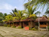 Omah Glugu Resto & Guesthouse Hotel dekat Lintang peternakan bebek