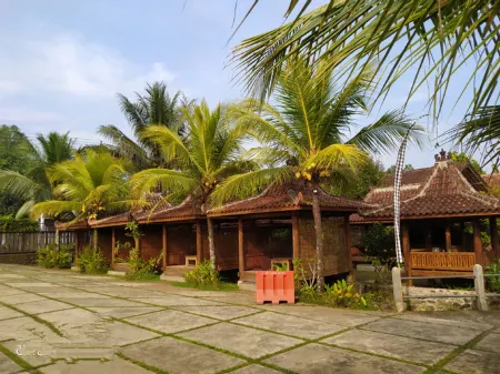 Omah Glugu Resto & Guesthouse Отели в г. Пурбалинга