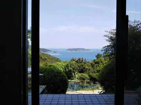 Resort Inn Mikan-No-Sato Отели рядом со станцией JR Iri station