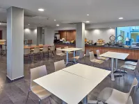 City Express by Marriott San Luis Potosí Zona Industrial Отели рядом с достопримечательностью «Арена «Эль-Домо»»
