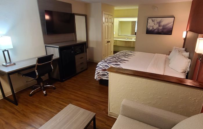Red Roof Inn & Suites Cornelius - Lake Norman