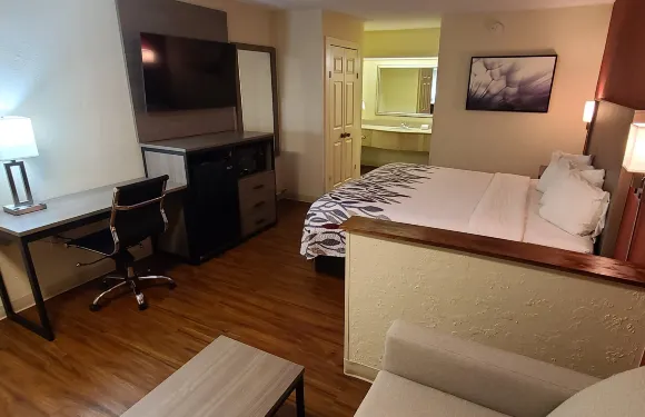 諾曼湖伊克諾拉奇套房酒店