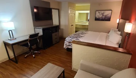 Red Roof Inn & Suites Cornelius - Lake Norman