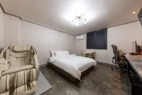 Iksan Hotel Ribbon (Hotel Reborn)