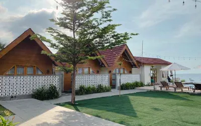 The Pasir Putih Villas Hotel dekat Pantai kamal