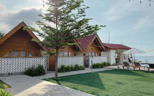 The Pasir Putih Villas Hotel di Bungatan