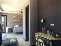 Casa Narrow Villa Hotels in West Rote