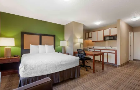 Extended Stay America Select Suites - Rockford - State Street Отели рядом с достопримечательностью «Swanson Park»