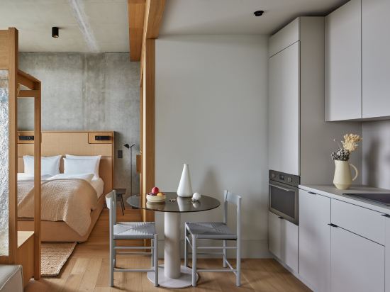 Locke at East Side Gallery