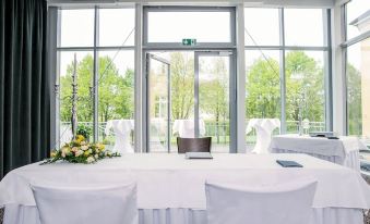 Hotel am Schlosspark - Housity