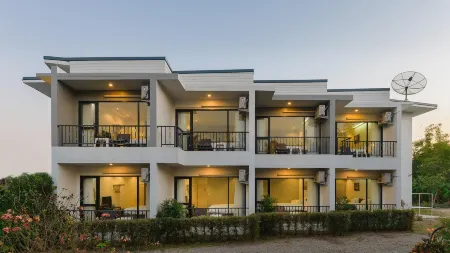 Aspiraya Resort Отели рядом с достопримечательностью «Белый храм Ват Ронг Кхун»