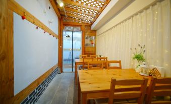 Jeonju Hanok Maeul Sarang Namu Hanok Pension