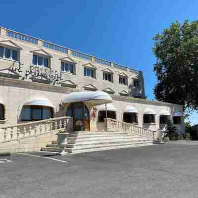 Hôtel le Prieuré Hotel Exterior