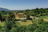 Villa Pacini - Just 1,8 km Outside Lucca Wall - Pool - Mountain view