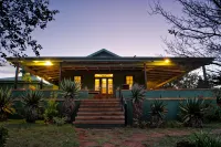 Three Tree Hill Lodge Hotels in Uthukela DC