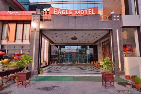Eagle Motel Отели в г. Патиала