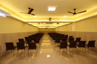 Minas Manor Hotels in Tiruchirappalli