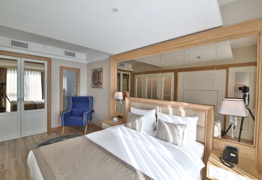 ISG 사비하 괵첸 에어포트 호텔