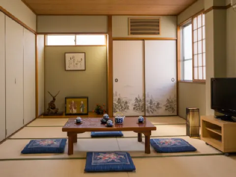 Suzukisou Hotel berhampiran Stesen Fushimi