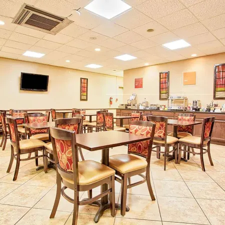 Days Inn & Suites by Wyndham Johnson City