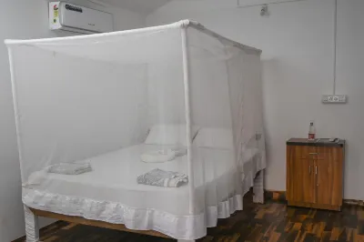 Kashinath Beach Huts Hotels near Salaulim Dam