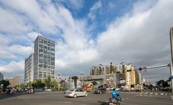 There is a hotel here (Beijing Road Branch)