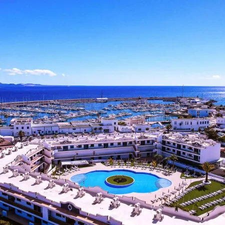 Hotel Cordial Marina Blanca Отели рядом с достопримечательностью «Пляж Фламинго»