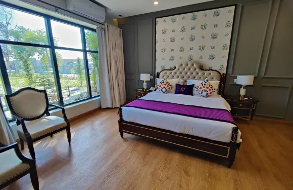 蘇庫爾RT格雷斯皇家泰姬酒店