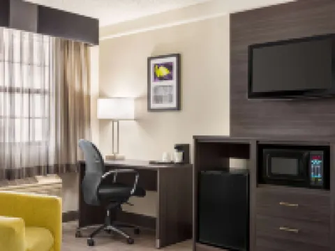 ลากินตาอินน์ บายวินด์แฮม แซนแอนโทนิโอ I-35 นอร์ท ที่เทิปเพอร์ไวน์ โรงแรมในLive Oak