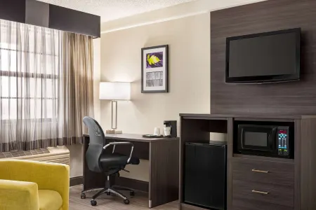 La Quinta Inn by Wyndham San Antonio I-35 N at Toepperwein